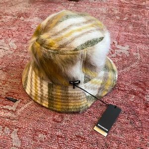 MONROW PLAID FLANNEL BUCKET HAT